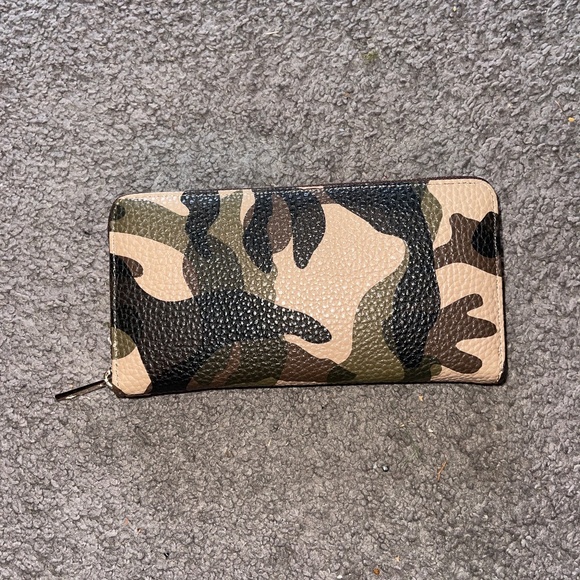 Camouflage Wristlet or Wallet - Picture 1 of 5